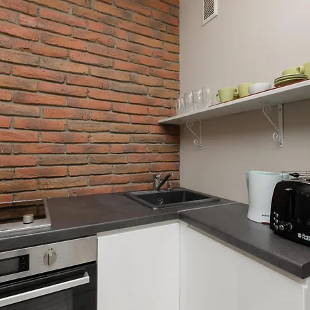 Charming In Center With Air Conditioning By Renters