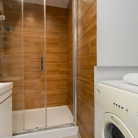 Charming In Center With Air Conditioning By Renters アパート ワルシャワ